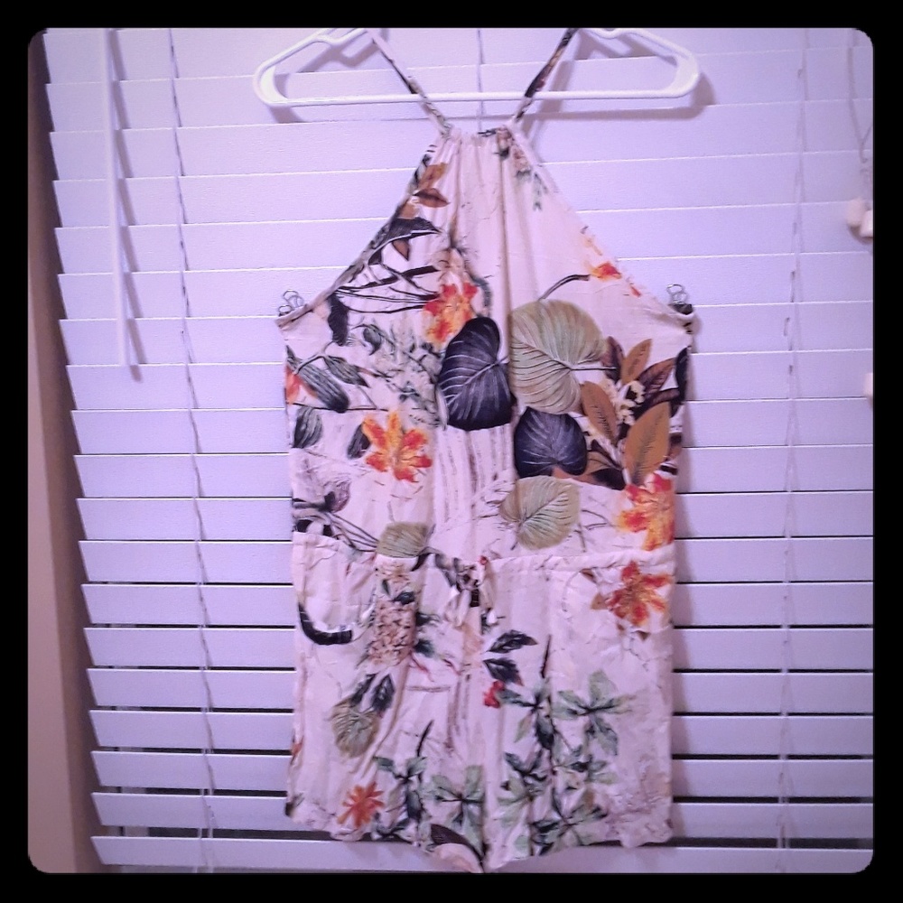 Romper never worn!